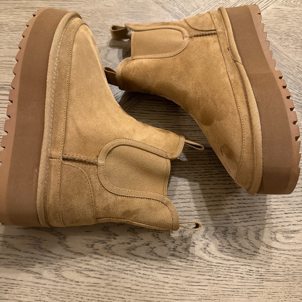 New Women’s Bacia Platform Boots with Faux Fur Interior Winter Shoes - Picture 4 of 4
